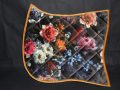 Pearl-Schabracken-Manufaktur-Friese-Barock-Barocke-Schabracke-Flower-Blumenprint-Samt-1-scaled-e1605613163128