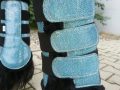 Pearl-Schabracken-Dressurgamaschen-Gamaschen-Glitzer-Blau-Bandagen-2-e1605301531649