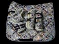 Pearl-Schabracken-Manufaktur-Dressurschabracke-Schabracke-Hologramm-Holofolie-Beige-Nude-Warmblut-Gamaschen-Dressurgamaschen-1-scaled-e1605349408586