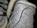 Pearl-Schabracken-Manfaktur-Dressurschabracke-Schabracke-Tunierschabracke-Gamaschen-Bandagen-Dressurgamaschen-Streichkappen-Metallic-Weiss-3-scaled-e1605298121879