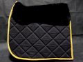Pearl-Schabracken-Manufaktur-Barock-Dressur-Prunk-Schabracke-Barockschabracken-Totenkopf-Dressage-Lammfell-4-scaled-e1606153078287