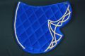 Pearl-Schabracke-Signum-Omega-Omega-Sattel-Omega-Sattelpad-Omega-Schabracke-Dressur-Barock-Working-Royalblau-Handarbeit-handgefertigte-Schabracke-2-scaled-e1613633764492