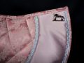 Pearl-Schabracken-Manufaktur-Barock-Antik-Dressur-Omega-Satteldecke-Signum-Mercedes-Bestickung-Working-Equitation-1-1-scaled-e1606155705323