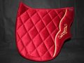 Pearl-Schabracken-Manufaktur-Barockschabracke-Schabracke-Dressur-Barock-Working-Equitation-Satteldecke-Samt-Rot-Gold-1-1-scaled-e1606320110222