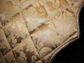 Pearl-Schabracken-Manufaktur-Barockschabracke-Schabracke-Dressur-Barock-Working-Equitation-PRE-Friese-Gold-Brokat-3-scaled-e1606320753420