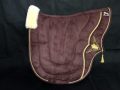 Pearl-Schabracken-Manufaktur-Friese-Barock-Schabracke-Dressur-Satteldecke-Leder-Bestickung-Lammfell-1-scaled-e1606153359764