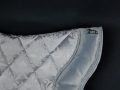 Pearl-Schabracke-Manufaktur-Friese-Pferd-Dressurschabracke-Satteldecke-Dressur-Schabracke-Working-Hidalgo-Silber-Grau-4-e1613542898784