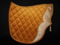 Pearl-Schabracken-Manufaktur-Dressur-Barock-Working-Equitation-Satteldecke-Deluxe-Feike-Warmblut-Kaltblut-Pony-Vollblut-172-1-scaled-e1606205930395