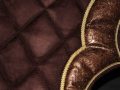 Pearl-Schabracken-Manufaktur-Barock-Dressur-Satteldecke-Lammfell-Leder-Gold-Schabracke-Friese-Andalusier-1-scaled-e1606322231392