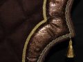 Pearl-Schabracken-Manufaktur-Barockschabracke-Schabracke-Satteldecke-Horse-tack-Friese-Leder-Gold-2-scaled-e1606322247296