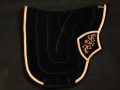 Pearl-Schabracken-Manufaktur-Satteldecke-Schabracke-Barockschabracke-Tunier-Reitsport-Massanfertigung-Full-Cob-Kupfer-1-scaled-e1606398463239