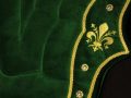 Pearl-Schabracke-Manufaktur-Dressurschabracke-Barockschabracke-Satteldecke-individuell-bestickt-Fleur-de-Lys-Samt-Reitsport-3-scaled-e1610715128642