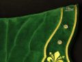 Pearl-Schabracke-Manufaktur-Dressurschabracke-Barockschabracke-Satteldecke-individuell-bestickt-Fleur-de-Lys-Samt-Reitsport-4-scaled-e1610715136695