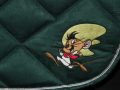 Pearl-Schabracken-Manufaktur-Barock-Barockschabracke-Dressur-Working-Equitation-Springschabracke-Bestickung-Speedy-Gonzales-Gruen-2-scaled-e1606842122847