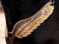 Pearl-Schabracken-Manufaktur-Vorderzeug-Brust-Schmuck-Show-Vorderzeug-Breast-collar-Pegasus-Wings-Fluegel-Braun-Gold-Strass-Working-2-scaled-e1614418023116